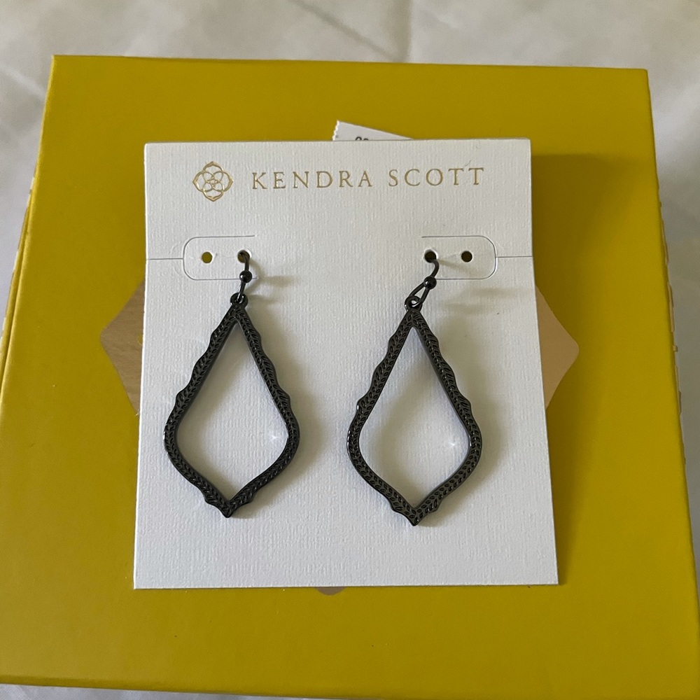 Kendra Scott New Sophia Gun metal earrings